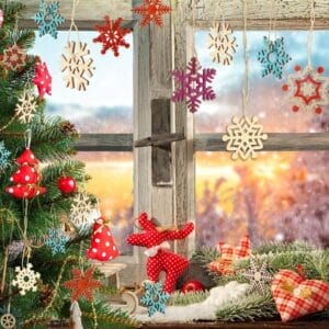 Wholesale Wooden Snowflake Cutouts: Assorted colors and sizes of DIY wooden snowflake ornaments, perfect for Christmas crafting.