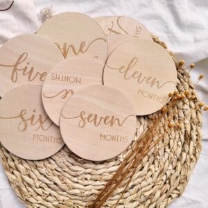 Baby milestone markers: Set of wood round crafts showing months 1-11, perfect for baby shower gifts or monthly photos.