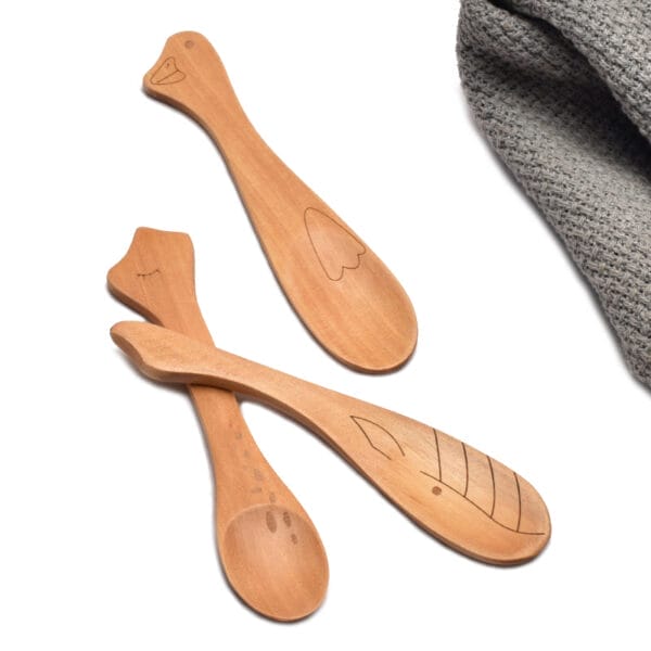 Adorable cartoon animal wooden spoons, perfect for honey or baby food. Wholesale wooden spoon supplier.