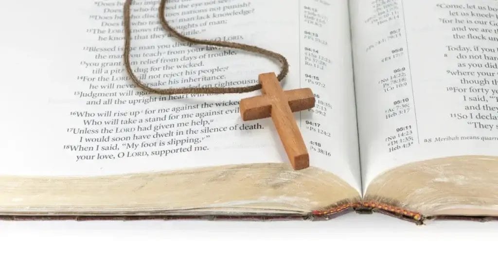 How to Make Wooden Cross Necklaces: Efficient Bulk Production