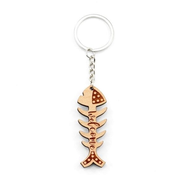 Personalised wooden keychain: Fish skeleton with "welcome" engraved, wood and metal ring.