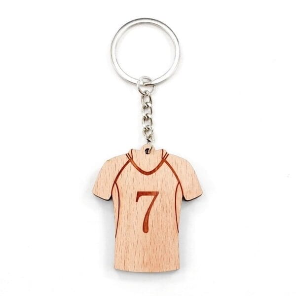Personalised wooden keychain: Sports jersey shape with number 7 and metal ring.
