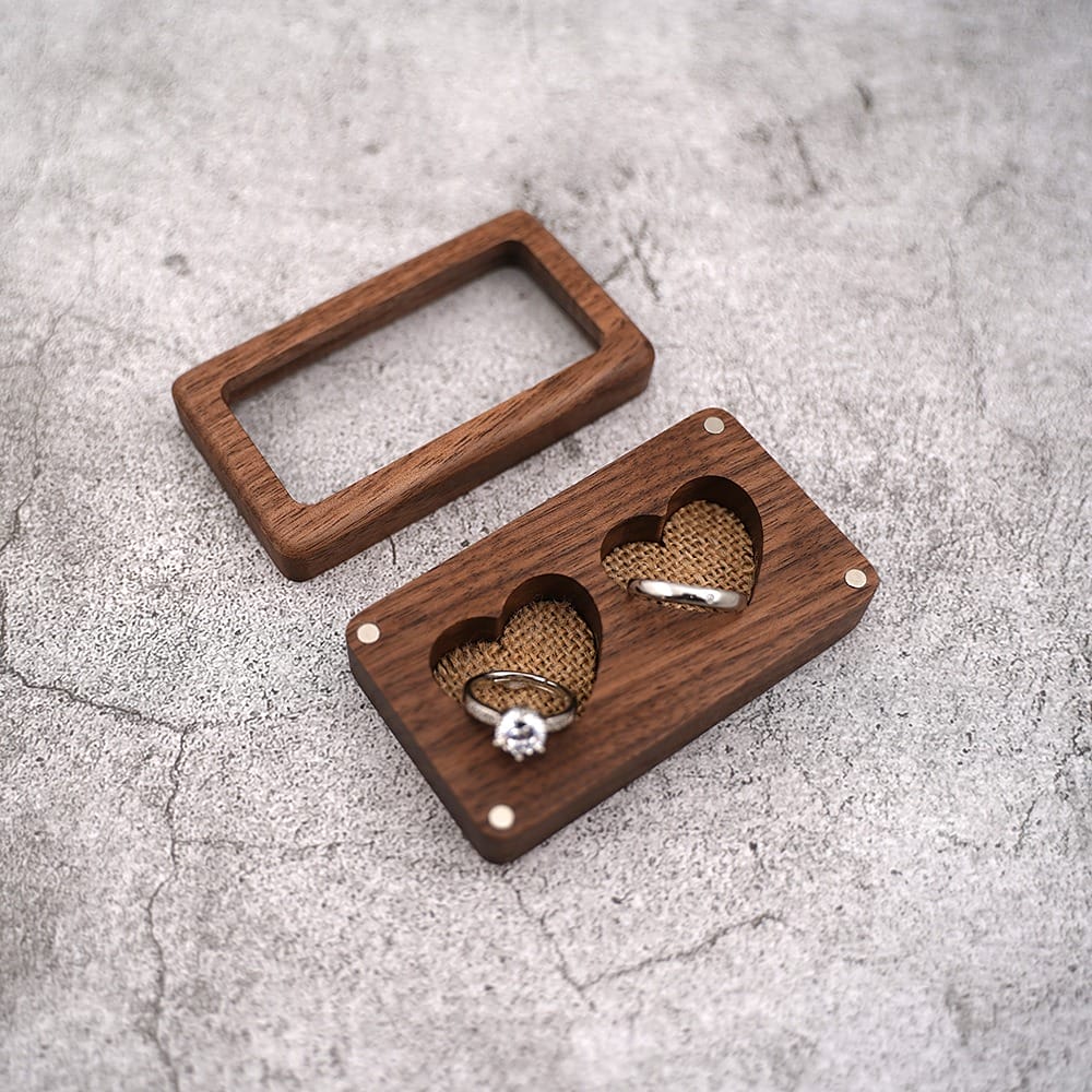 Walnut wooden ring box set: Two rustic heart-shaped compartments for wedding rings. Perfect for proposals or ceremonies.