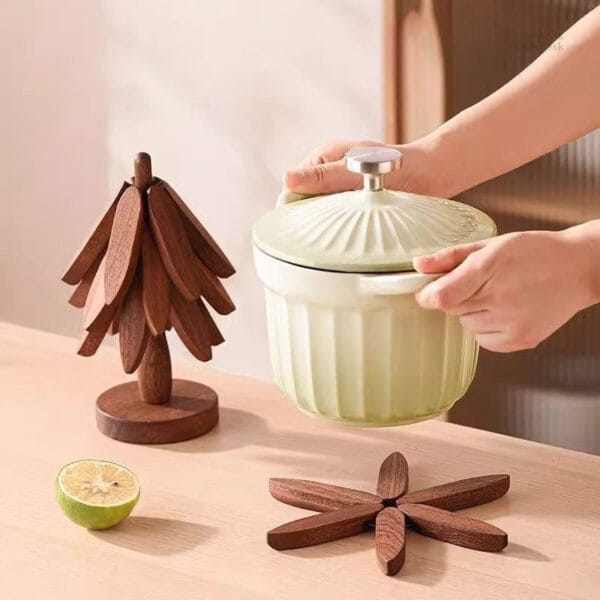 Wooden tree & flower shaped coasters; heat-resistant trivet set. Perfect for hot pots & dishes.