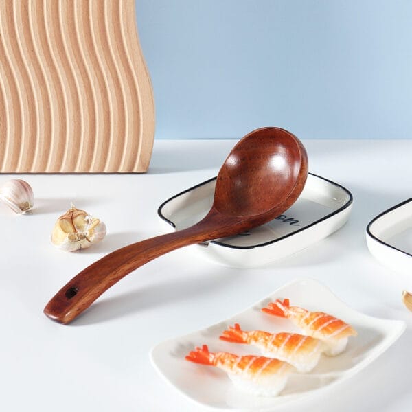 Custom China Wooden Soup Ladle: Long-handled wooden serving spoon, perfect for soups and stews. Wholesale available.