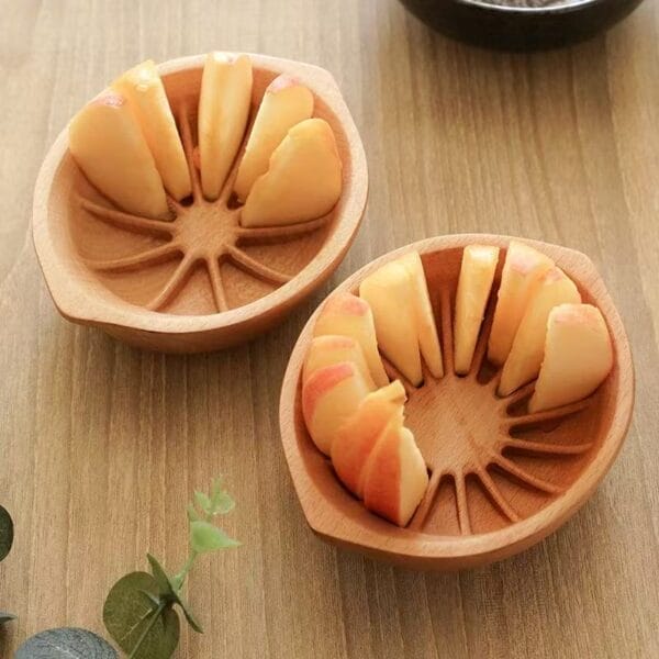 Custom beech wooden fruit bowl: Wholesale lot of two wooden fruit bowls, ideal for serving sliced fruit. Each bowl features a segmented design.