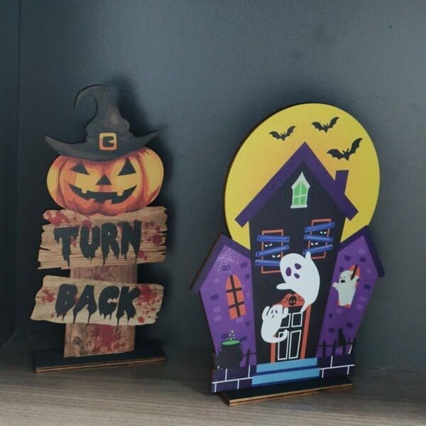Wholesale Halloween Wood Signs: Rustic spooky outdoor decorations. Jack-o'-lantern & haunted house designs.