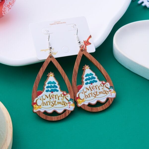 Christmas tree earrings. Teardrop shaped wooden earrings with Christmas tree and "Merry Christmas" text.