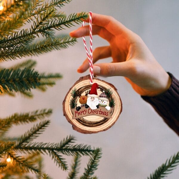 Pine Wood Slice Ornament: 6-7cm DIY natural slice for crafts & events, featuring Santa, reindeer, and snowman with "Merry Christmas" text