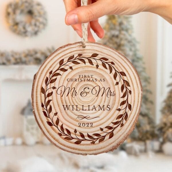 Rustic wood slice ornament: "First Christmas as Mr & Mrs Williams 2022," natural Christmas tag, 80-100mm, customizable.