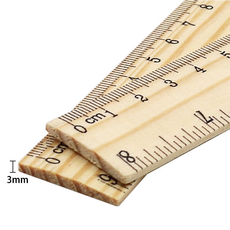 AUTO-DRAFT: Close-up of two wooden rulers with centimeter markings, highlighting 3mm thickness.