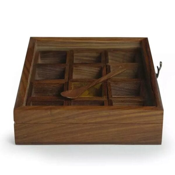 Wooden spice box wholesale: Wooden spice box with 9 compartments and a small serving spoon.