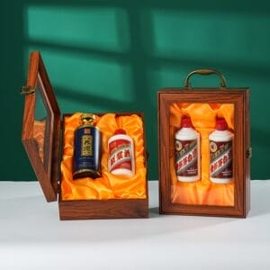 Chinese liquor gift set: Two wooden boxes displaying bottles of traditional alcohol